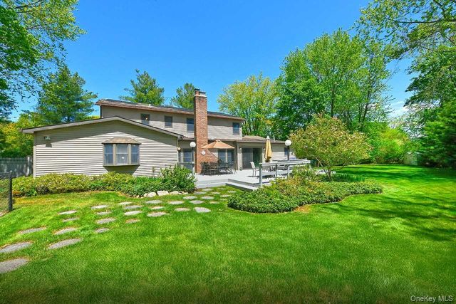 6 Fielding Court, Dix Hills, NY 11746