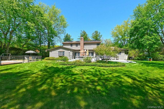 6 Fielding Court, Dix Hills, NY 11746