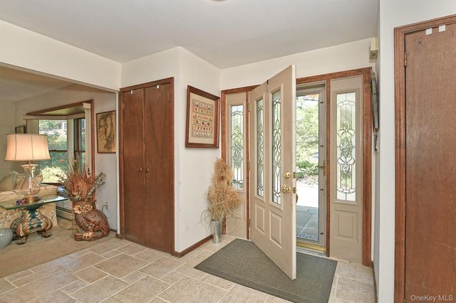 6 Fielding Court, Dix Hills, NY 11746