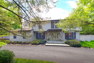 6 Fielding Court, Dix Hills, NY 11746