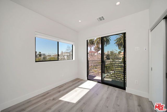 406 N Kenmore Avenue, Los Angeles, CA 90004
