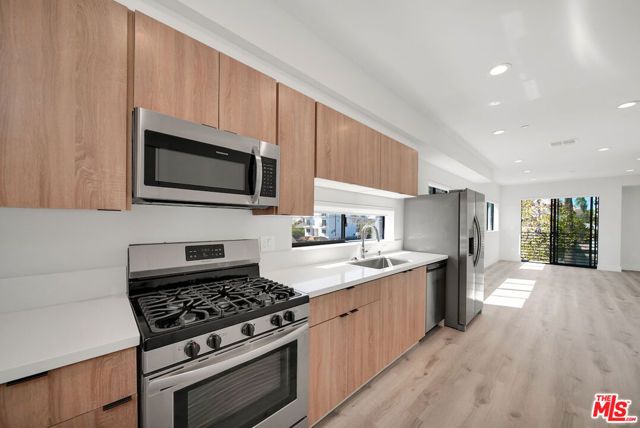 406 N Kenmore Avenue, Los Angeles, CA 90004
