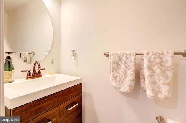 8244 HICKORY HOLLOW DR, Glen Burnie, MD 21060