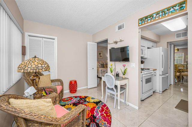 5257 81ST LANE N 2, St Petersburg, FL 33709