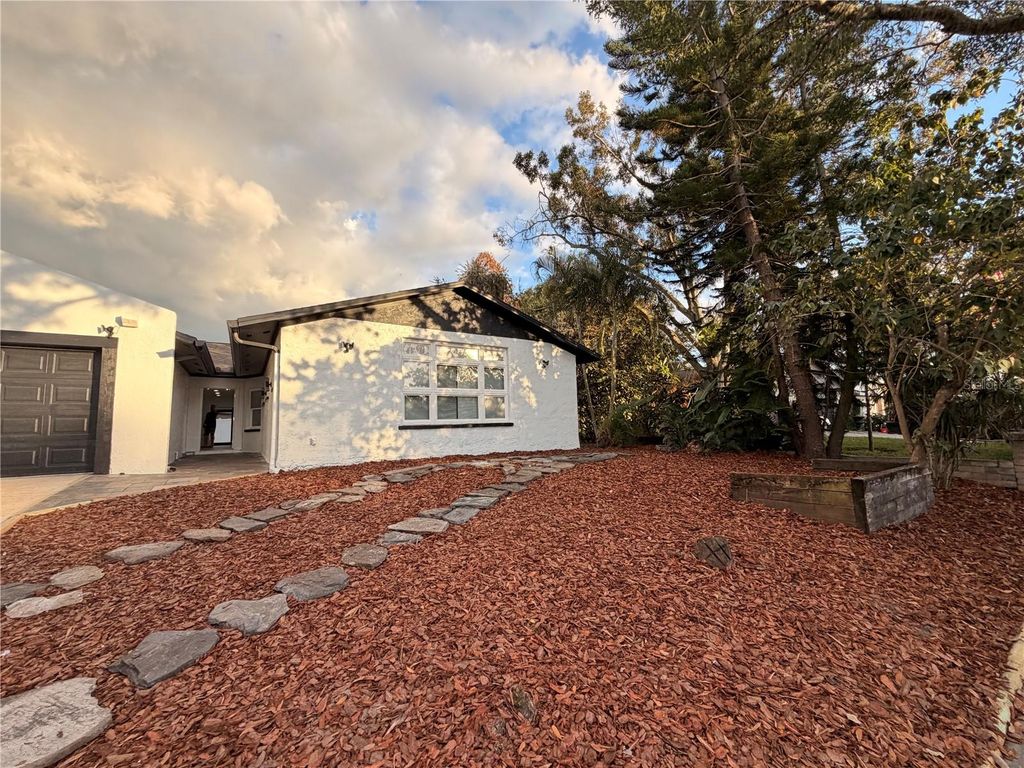 Image 2 of property listing at 7513 RUSTIC DRIVE, Tampa, FL 33634