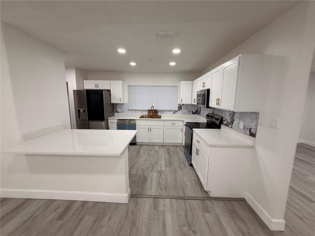 Image 18 of property listing at 7513 RUSTIC DRIVE, Tampa, FL 33634