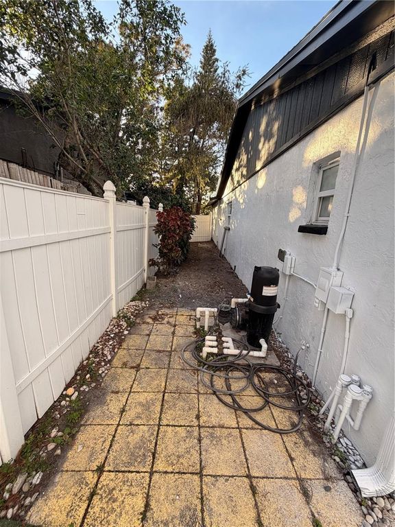 Image 4 of property listing at 7513 RUSTIC DRIVE, Tampa, FL 33634