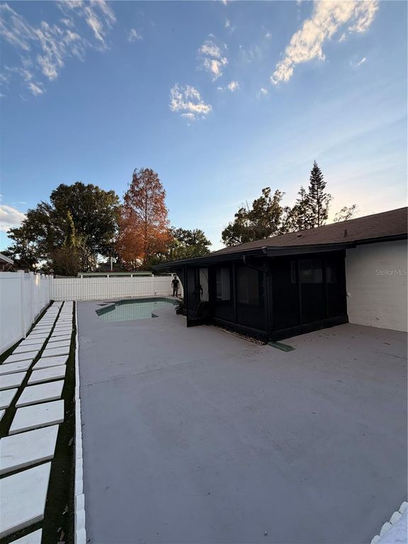 Image 6 of property listing at 7513 RUSTIC DRIVE, Tampa, FL 33634