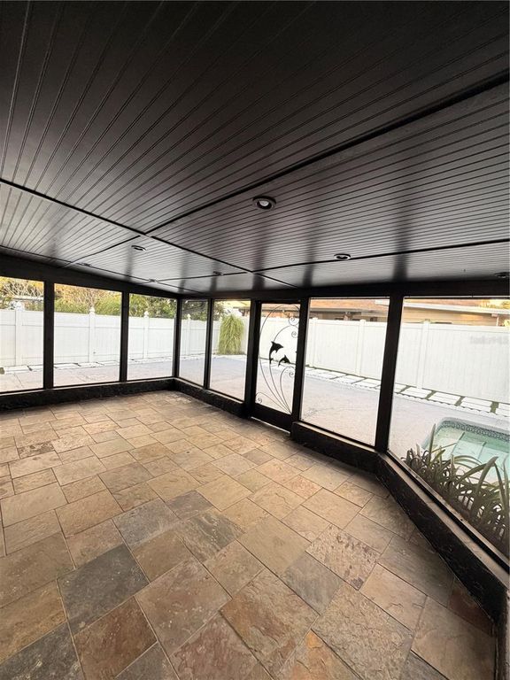 Image 7 of property listing at 7513 RUSTIC DRIVE, Tampa, FL 33634