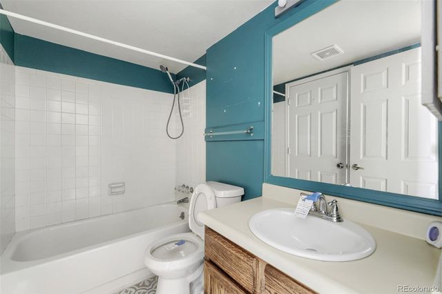 2405 S Worchester Court B, Aurora, CO 80014