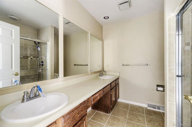 2405 S Worchester Court B, Aurora, CO 80014