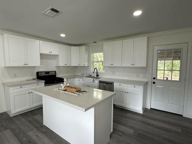 614 Fm 1406 Road, Winnie, TX 77665