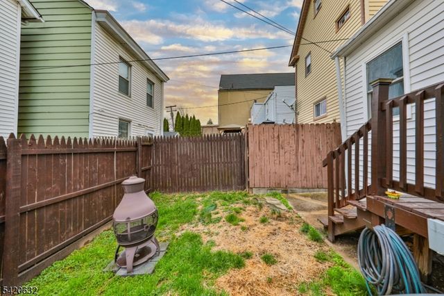 300 Chambers St, Phillipsburg Town, NJ 08865