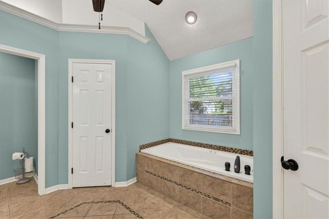 1608 NE 81st Street, Kansas City, MO 64118