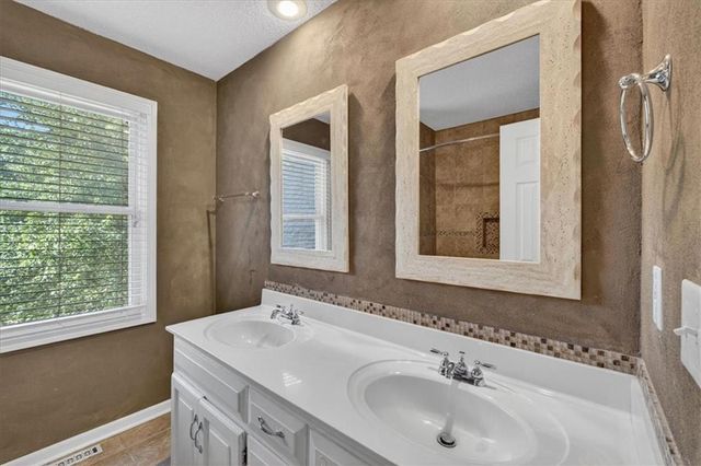 1608 NE 81st Street, Kansas City, MO 64118