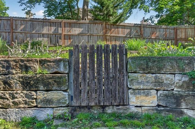 1608 NE 81st Street, Kansas City, MO 64118