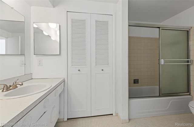 8232 Karam Boulevard 1, Warren, MI 48093