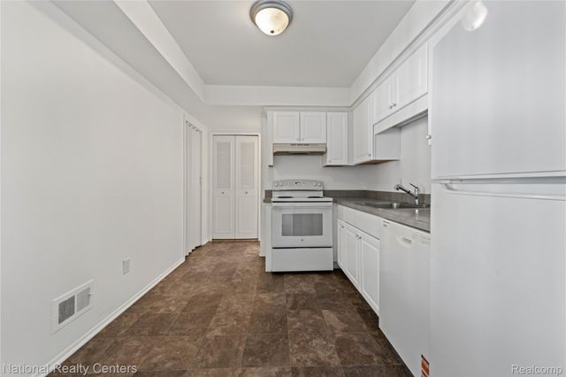 8232 Karam Boulevard 1, Warren, MI 48093