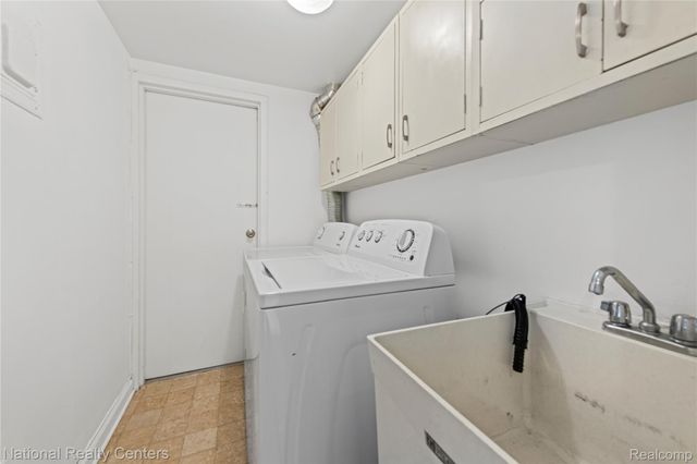 8232 Karam Boulevard 1, Warren, MI 48093