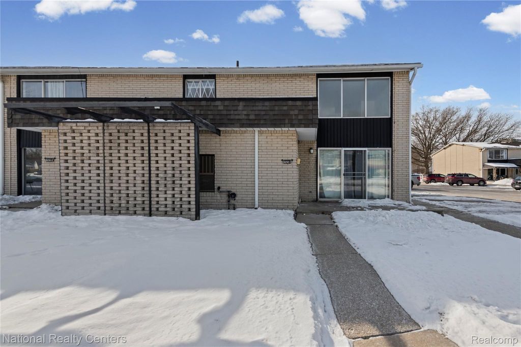 8232 Karam Boulevard 1, Warren, MI 48093