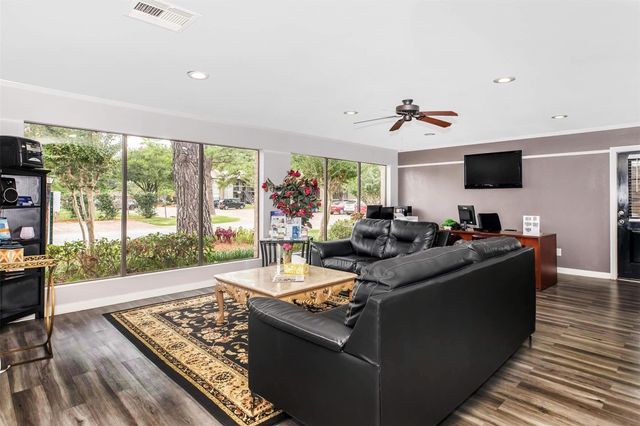 305 W Baker Road 1108, Baytown, TX 77521