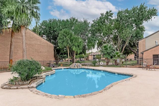 305 W Baker Road 1108, Baytown, TX 77521