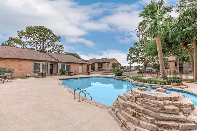 305 W Baker Road 1108, Baytown, TX 77521