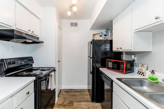 305 W Baker Road 1108, Baytown, TX 77521