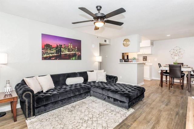 305 W Baker Road 1108, Baytown, TX 77521