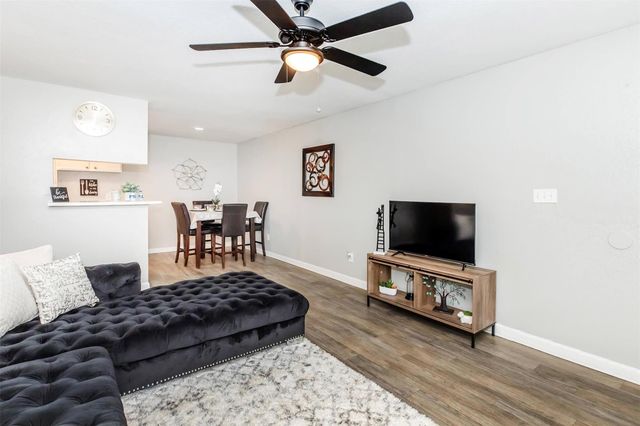 305 W Baker Road 1108, Baytown, TX 77521