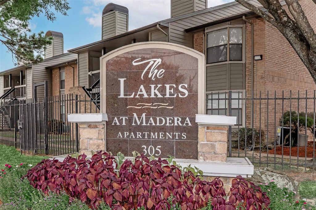305 W Baker Road 1108, Baytown, TX 77521