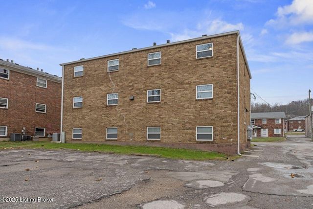 3217 Fordhaven Rd, Louisville, KY 40214