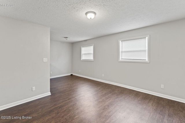 3217 Fordhaven Rd, Louisville, KY 40214