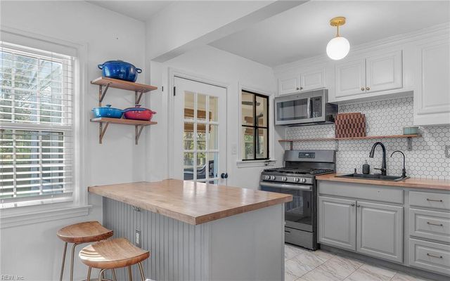 1315 Sunset Drive DR, Norfolk, VA 23503