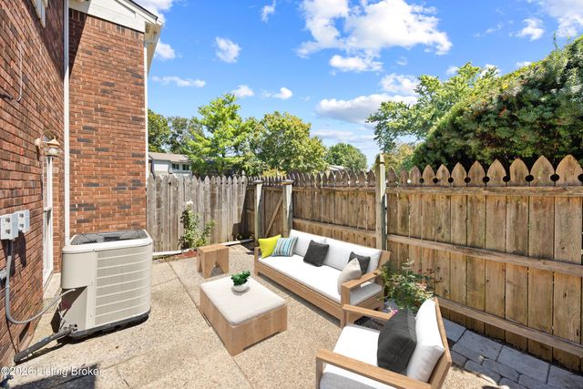 2981 Six Mile Ln, Louisville, KY 40220