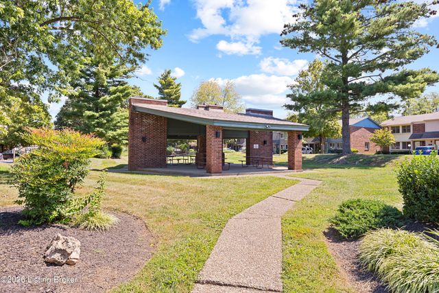 2981 Six Mile Ln, Louisville, KY 40220