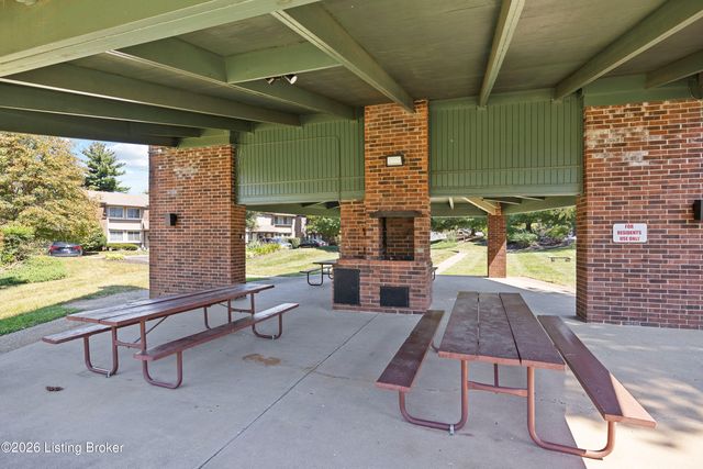 2981 Six Mile Ln, Louisville, KY 40220