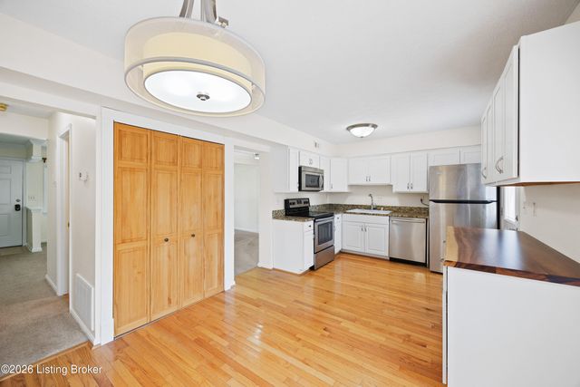 2981 Six Mile Ln, Louisville, KY 40220