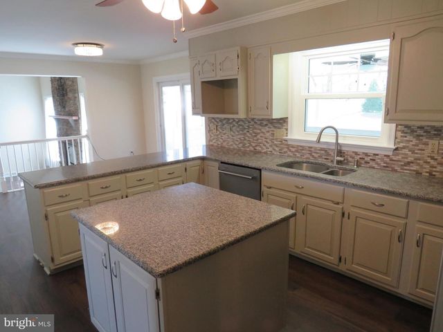 10 SPRING HILL LN, Perkasie, PA 18944