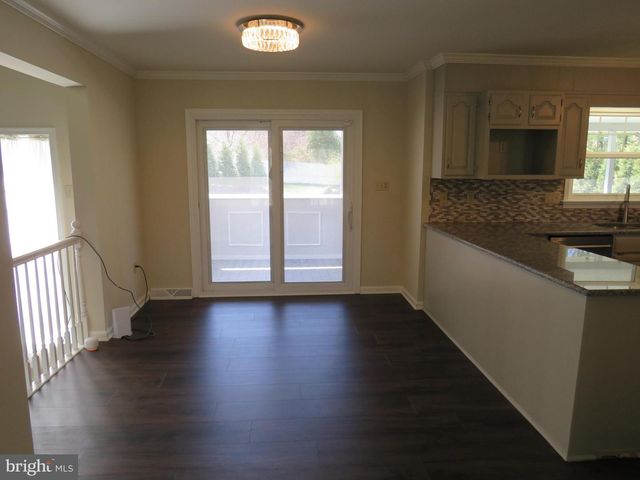 10 SPRING HILL LN, Perkasie, PA 18944