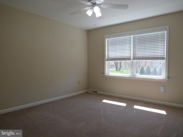 10 SPRING HILL LN, Perkasie, PA 18944