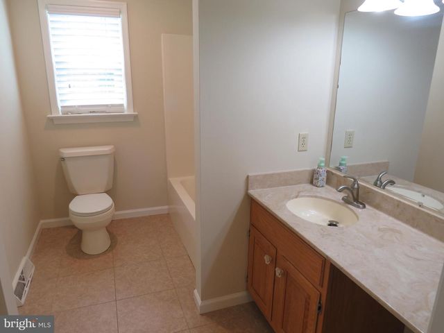 10 SPRING HILL LN, Perkasie, PA 18944