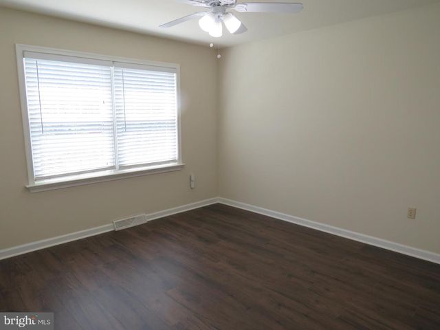 10 SPRING HILL LN, Perkasie, PA 18944