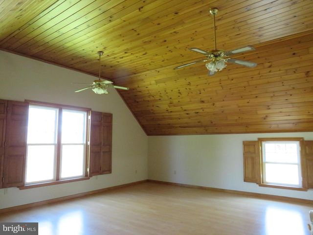 10 SPRING HILL LN, Perkasie, PA 18944