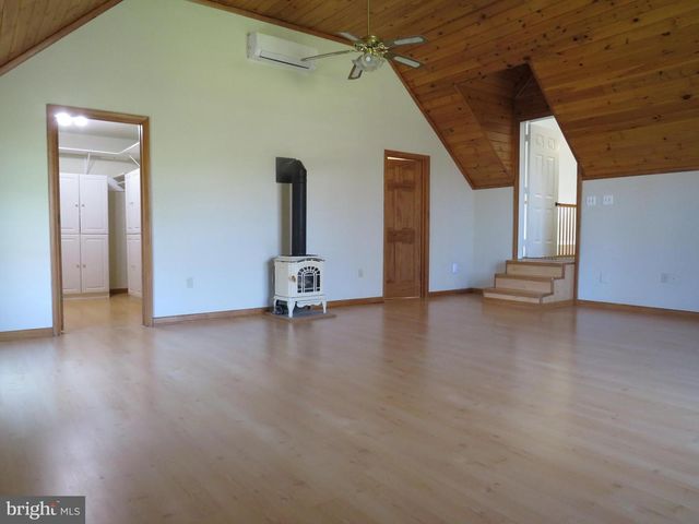 10 SPRING HILL LN, Perkasie, PA 18944