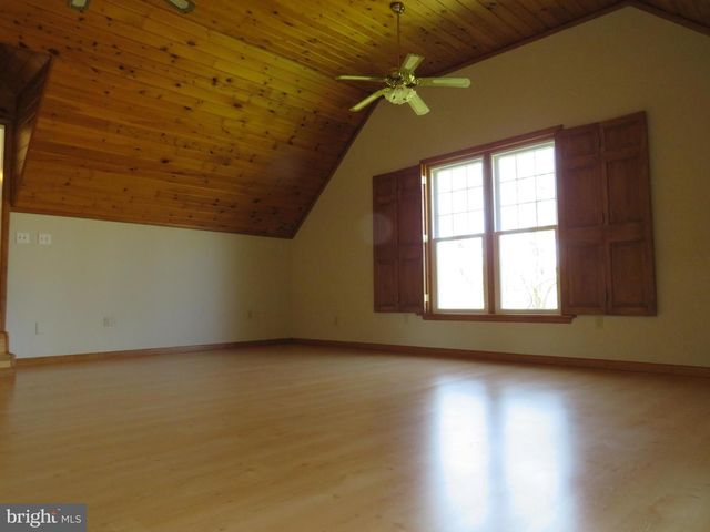 10 SPRING HILL LN, Perkasie, PA 18944