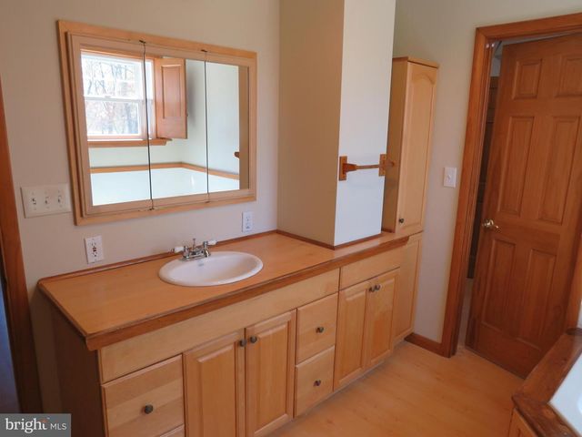 10 SPRING HILL LN, Perkasie, PA 18944