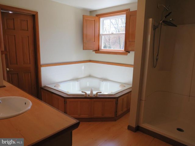 10 SPRING HILL LN, Perkasie, PA 18944