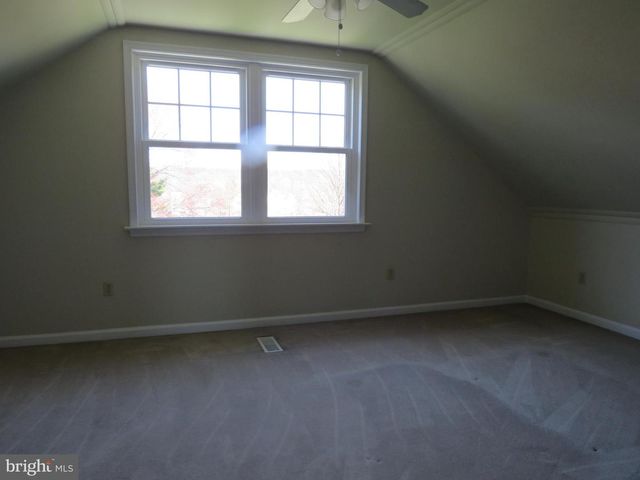 10 SPRING HILL LN, Perkasie, PA 18944