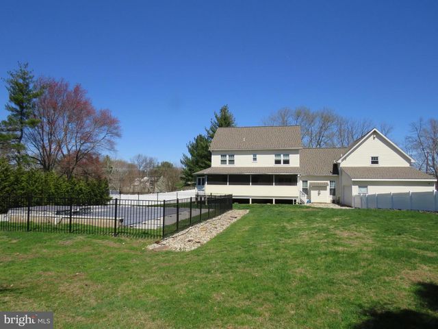 10 SPRING HILL LN, Perkasie, PA 18944